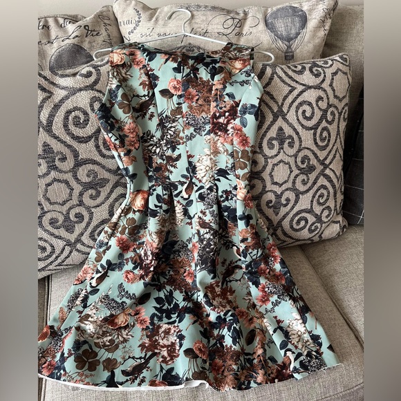 dress - Picture 1 of 1